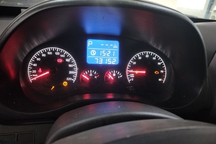 奇瑞 瑞虎3 2015款 1.6L CVT智尚纪念版中控内饰14