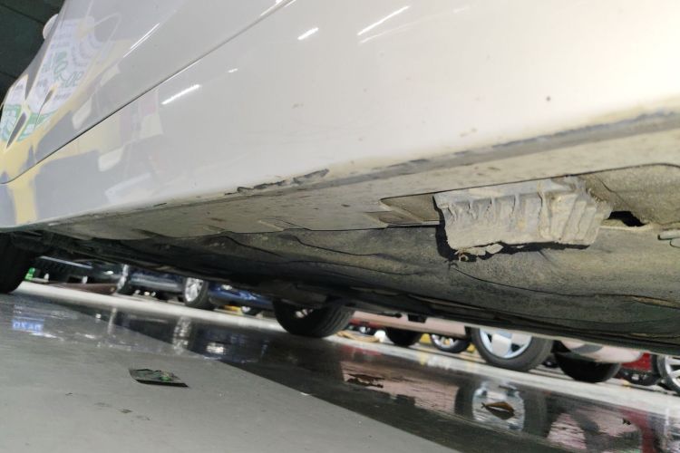 宝马1系 2020款 120i 时尚型局部细节9001