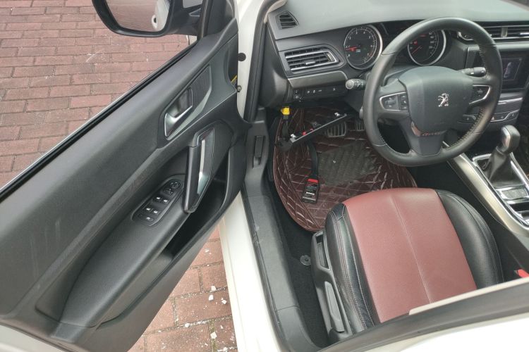 标致408 2016款 1.6T 自动豪华版中控内饰20