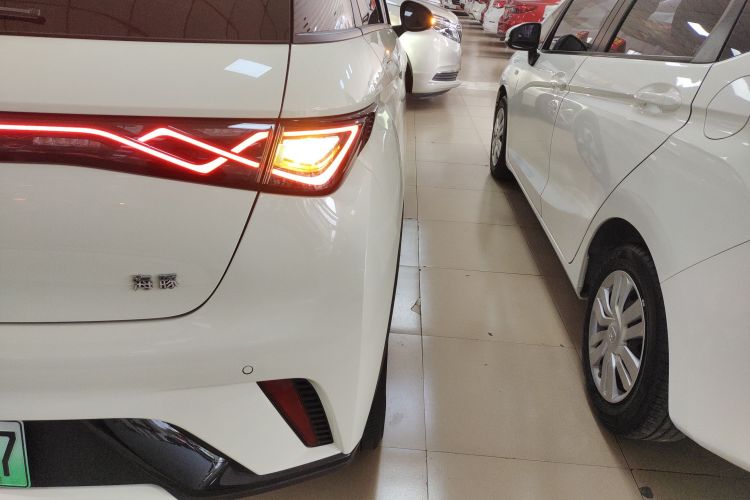 比亚迪 海豚 2025款 420km 时尚版车身外观9