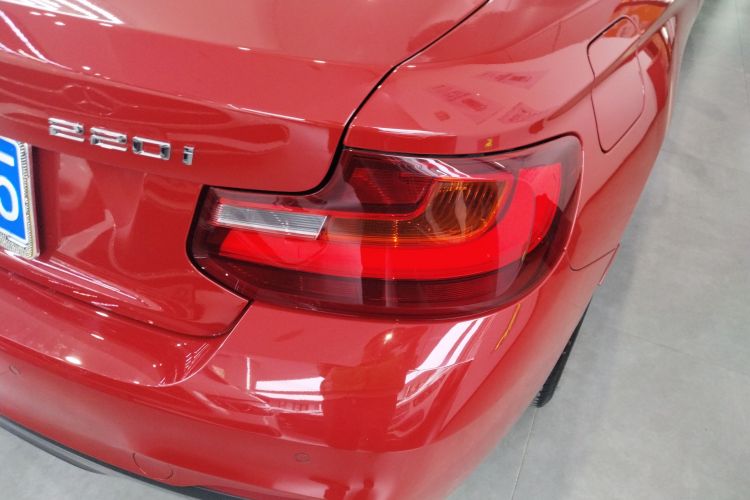 宝马2系(进口) 2015款 220i 敞篷轿跑车 M运动型车身外观9