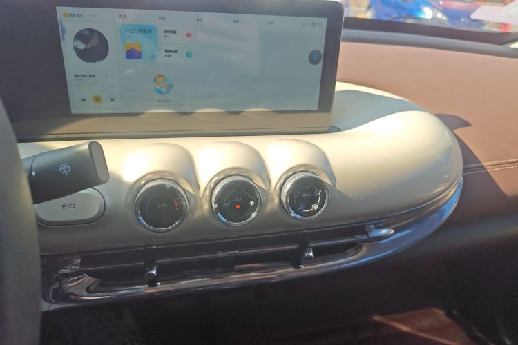 五菱汽车 五菱缤果 2023款 203km 舒享款中控内饰16