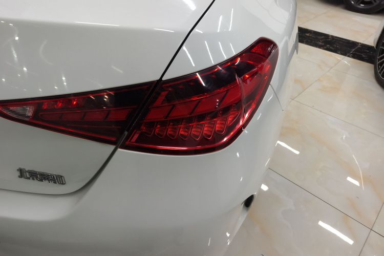 奔驰C级 2022款 C 260 L 运动版车身外观9