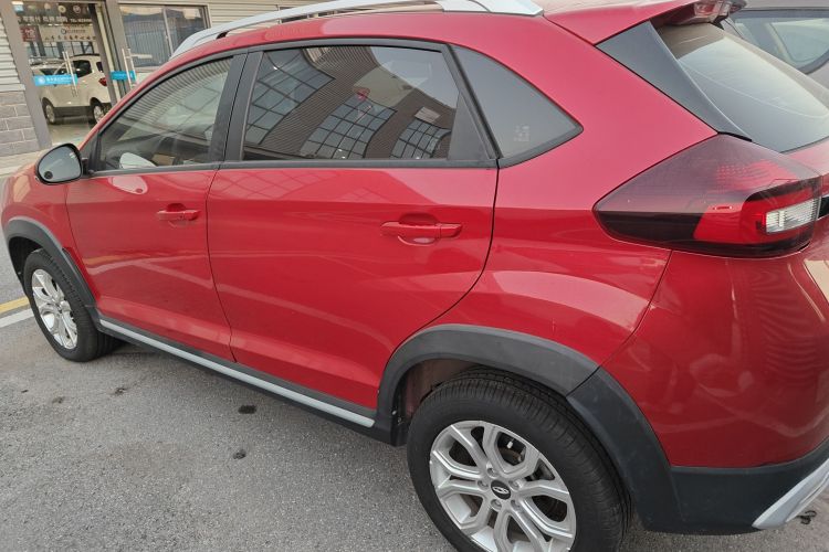 奇瑞 瑞虎3X 2021款 PLUS 1.5L CVT痛快红枣版II型车身外观4