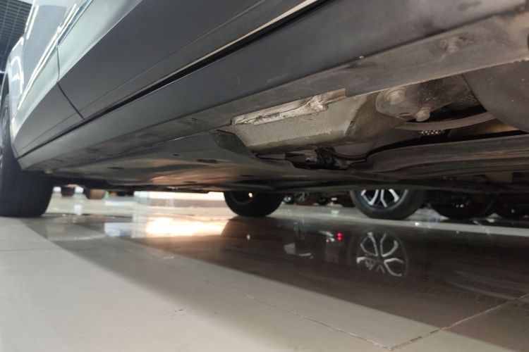 大众 T-ROC探歌 2020款 230TSI DSG两驱进取型机舱底盘30