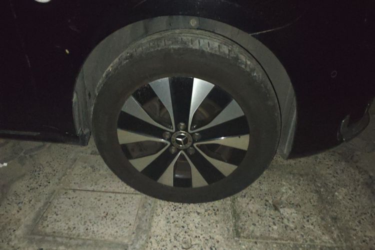 奔驰 威霆 2023款 2.0T 商务版 7座车身外观10