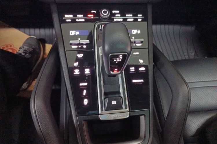 保时捷 2019款 Cayenne 3.0T中控内饰18