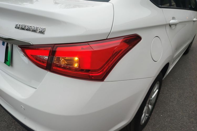 奇瑞新能源 艾瑞泽e 2024款 405km 出行版车身外观9