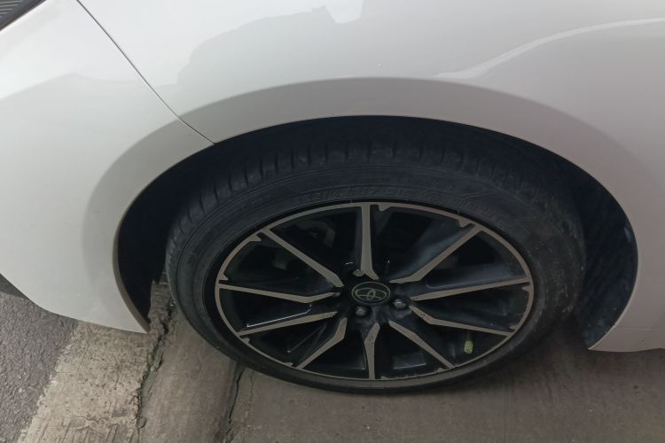 丰田 雷凌 2023款 185T CVT运动版车身外观6007