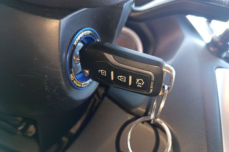 福特 福克斯 2013款 两厢经典 1.8L 手动基本型中控内饰11