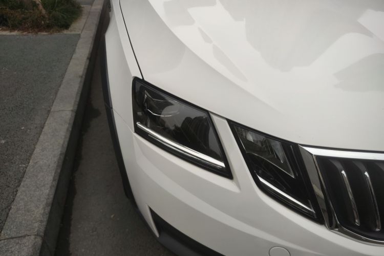 斯柯达 明锐 2019款 旅行车 TSI280 DSG豪华版 国VI车身外观8