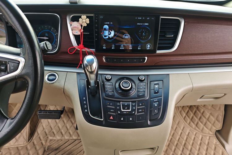 别克GL8 2014款 3.0L GT豪华商务豪雅版中控内饰16