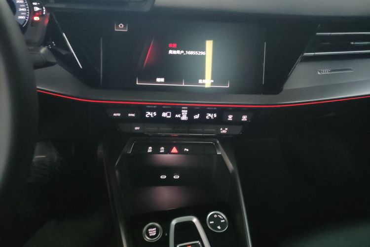 奥迪A3 2025款 A3L Limousine 35TFSI 飞驰尊享型中控内饰16