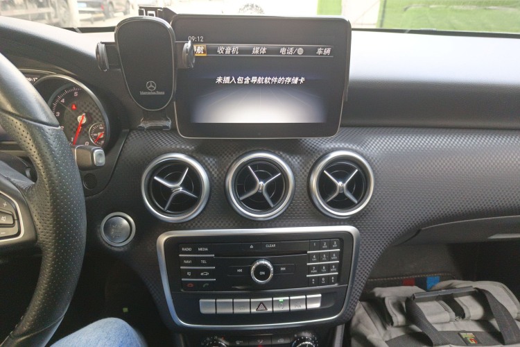 奔驰A级(进口) 2017款 改款 A 200 时尚型中控内饰16