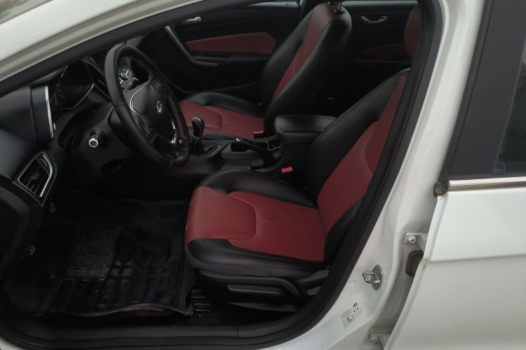 奇瑞 艾瑞泽5 2017款 1.5L 手动豪华版中控内饰19