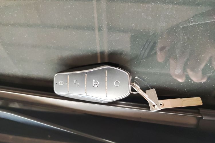 比亚迪 宋PLUS新能源 2025款 DM-i 智驾版 112KM 尊荣型中控内饰7001