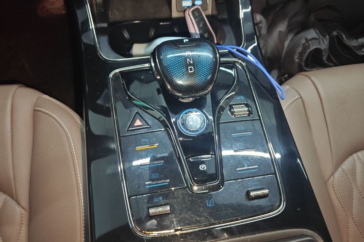 比亚迪 汉 2024款 EV 荣耀版 605KM前驱尊贵型中控内饰18