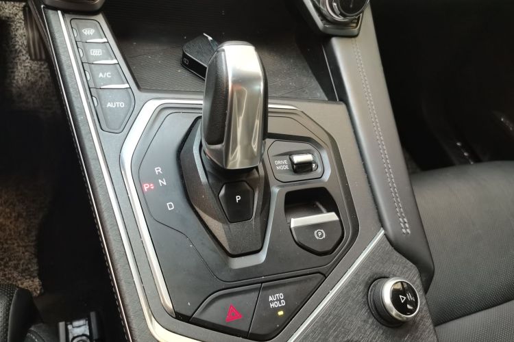 领克01 2021款 2.0TD 两驱型Pro中控内饰18