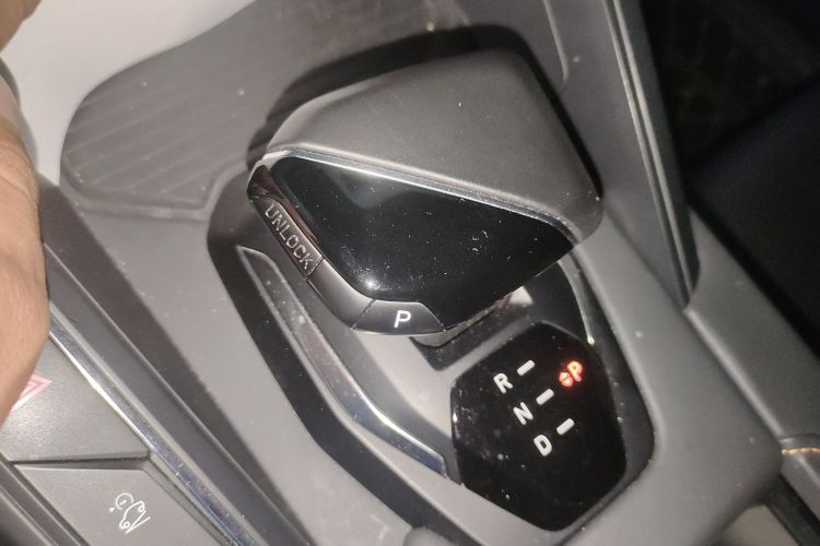 领克06 EM-P 2022款 PHEV 84KM续航版 Pro中控内饰18