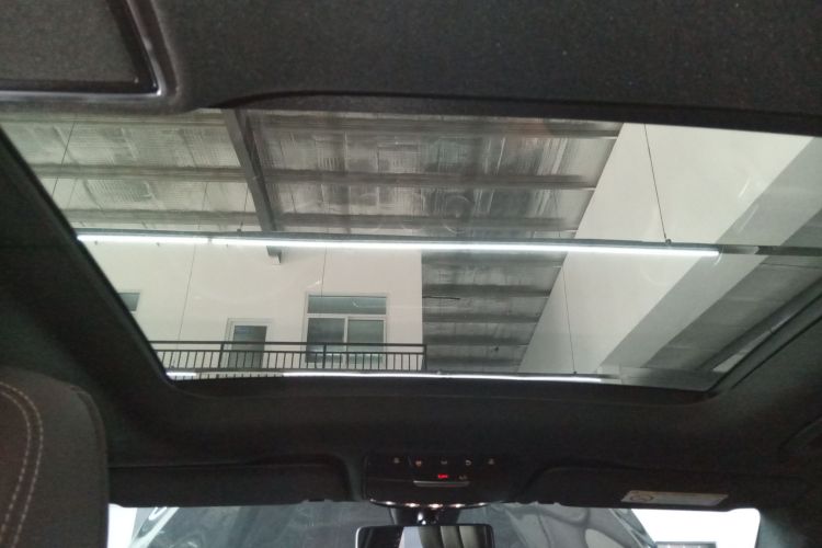 奔驰GLC 2022款 改款二 GLC 260 L 4MATIC 豪华型中控内饰22