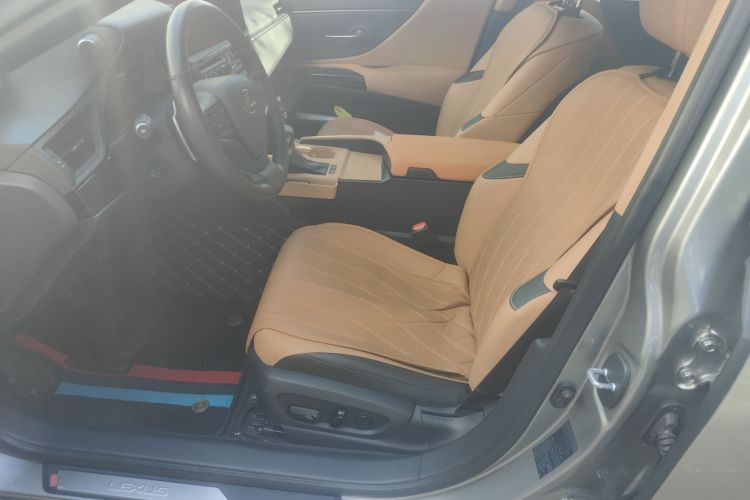 雷克萨斯ES 2024款 200 臻享版中控内饰19