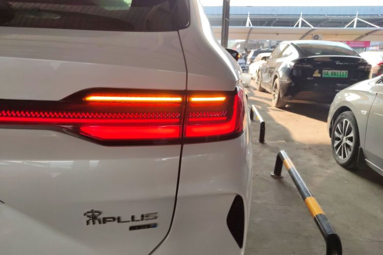 比亚迪 宋PLUS新能源 2025款 DM-i 智驾版 112KM 尊荣型车身外观6006