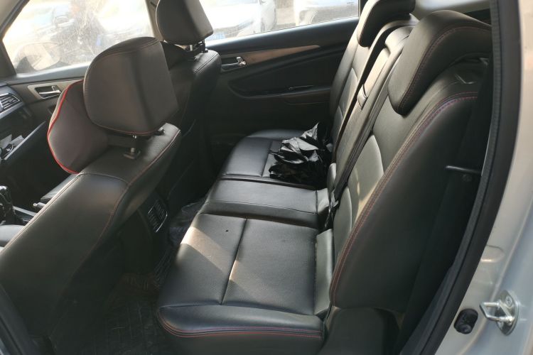 长安凯程 长安欧尚A600 2016款 1.5L 手动豪华型7座中控内饰21