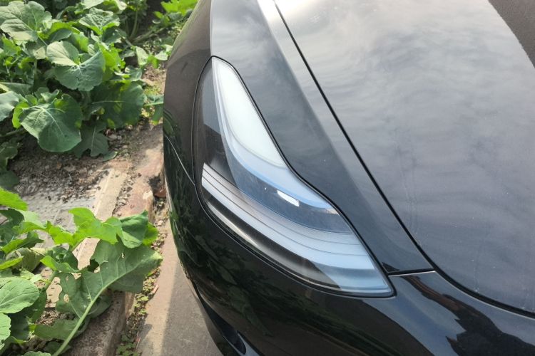 特斯拉 Model 3 2022款 后轮驱动版车身外观8