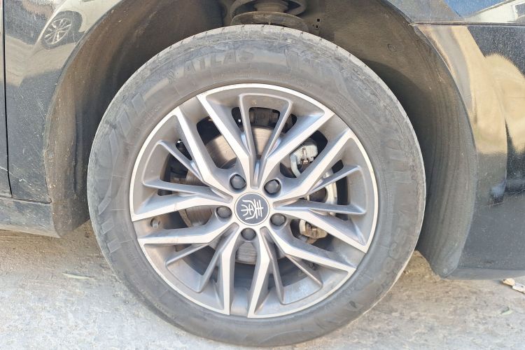 比亚迪 秦PLUS 2023款  冠军版 DM-i 120KM超越型车身外观6007