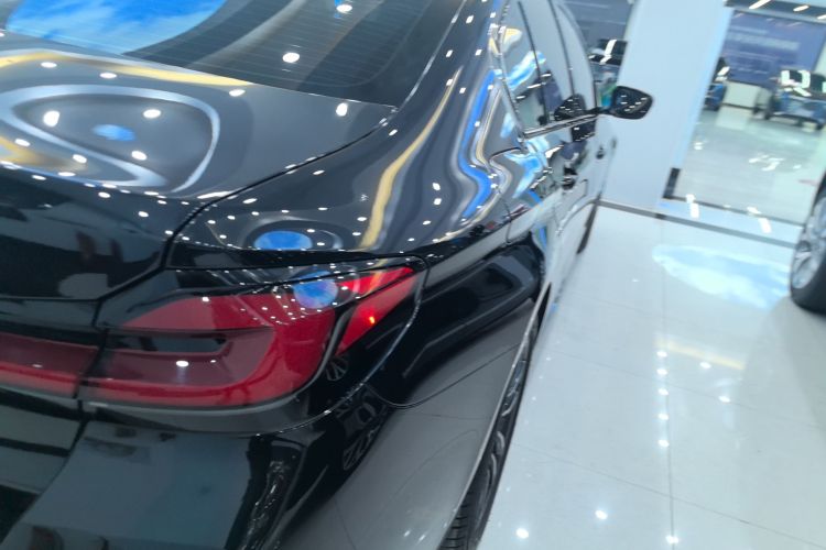 宝马5系(进口) 2022款 改款二 525i M运动套装车身外观9