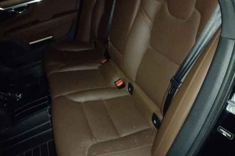 沃尔沃S90 2019款 T5 智远版中控内饰7004