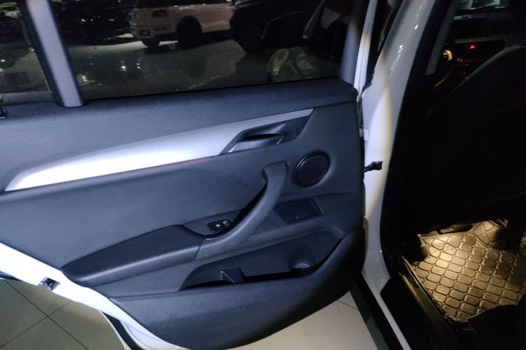 宝马X1 2016款 sDrive18Li 尊享型中控内饰7008