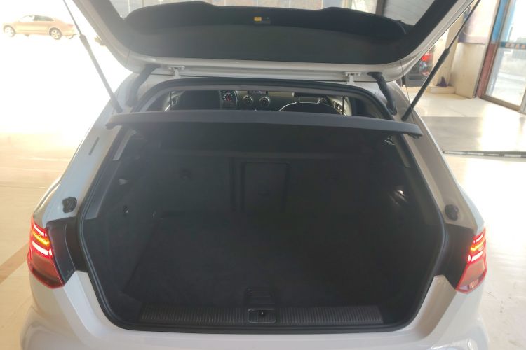 奥迪A3 2019款 Sportback 35 TFSI 时尚型 国V机舱底盘23