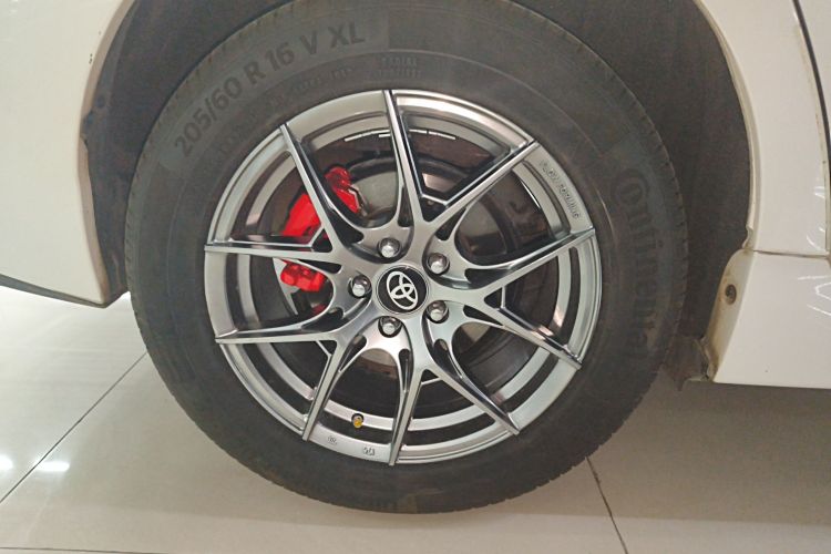 丰田 普锐斯 2012款 1.8L 豪华先进版车身外观6008