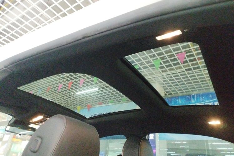 奔驰A级 2022款 A 180 L 运动轿车中控内饰22