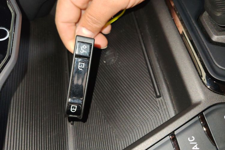 领克01 EM-P 2023款 1.5TD EM-P PM中控内饰11