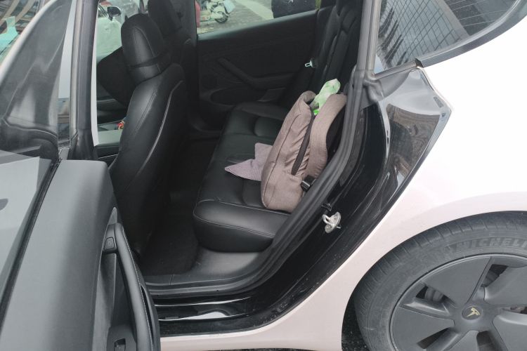特斯拉 Model 3 2022款 后轮驱动版中控内饰21