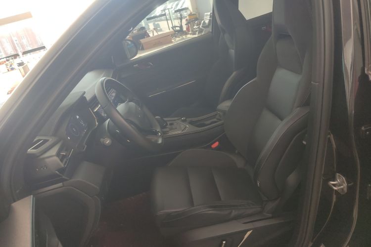 领克01 2021款 2.0TD 四驱暗夜版中控内饰19