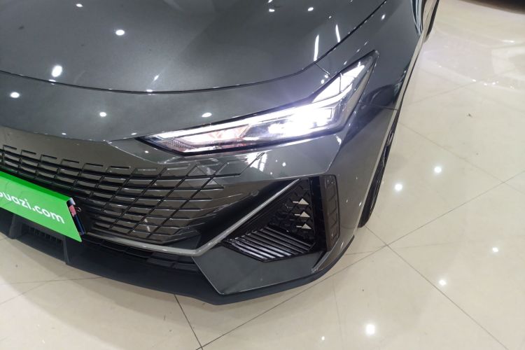 长安UNI-V 2023款 1.5T 尊贵型局部细节36