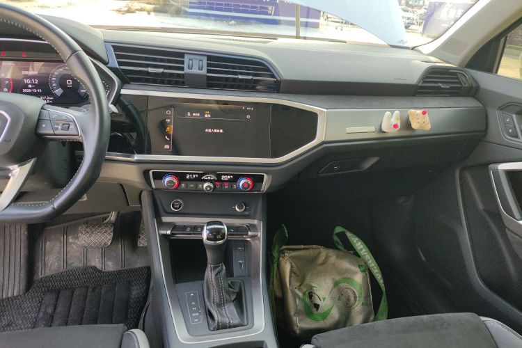 奥迪Q3 2021款 35 TFSI 时尚动感型中控内饰16