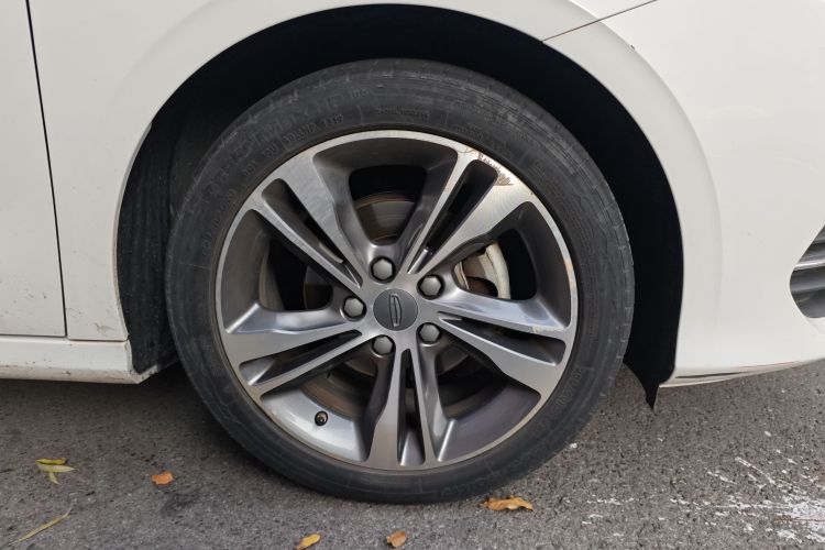 吉利汽车 缤瑞 2019款 200T DCT缤致版车身外观10