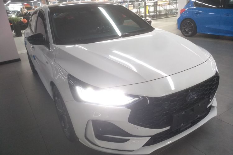 福特 福克斯 2022款 两厢 EcoBoost 180 自动ST Line车身外观3