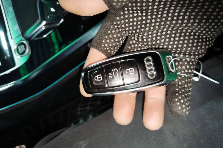 奥迪Q8 2021款 55 TFSI 臻选动感型中控内饰11