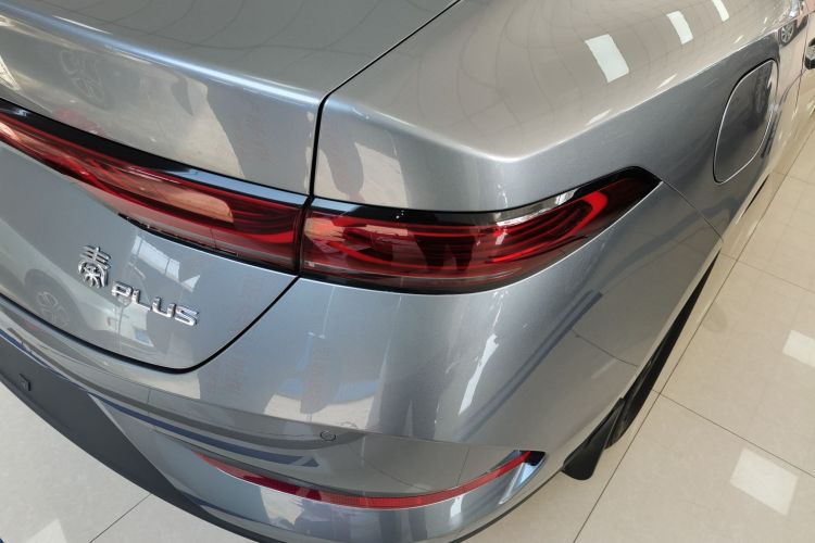 比亚迪 秦PLUS 2025款 DM-i 智驾版 55KM领先型车身外观9