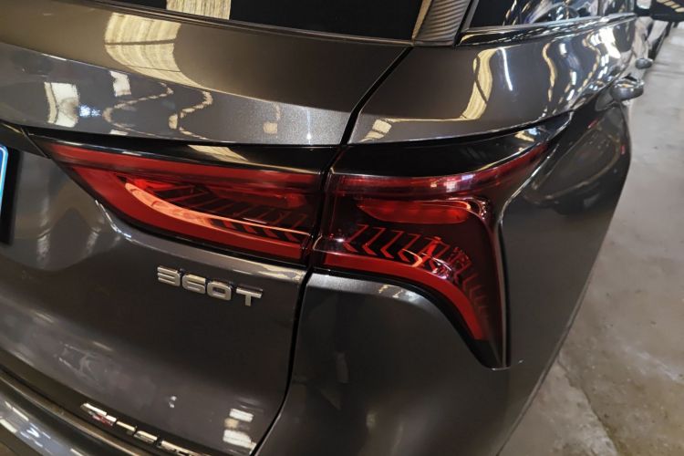 长安CS75 PLUS 2021款 2.0T 自动领航型车身外观9