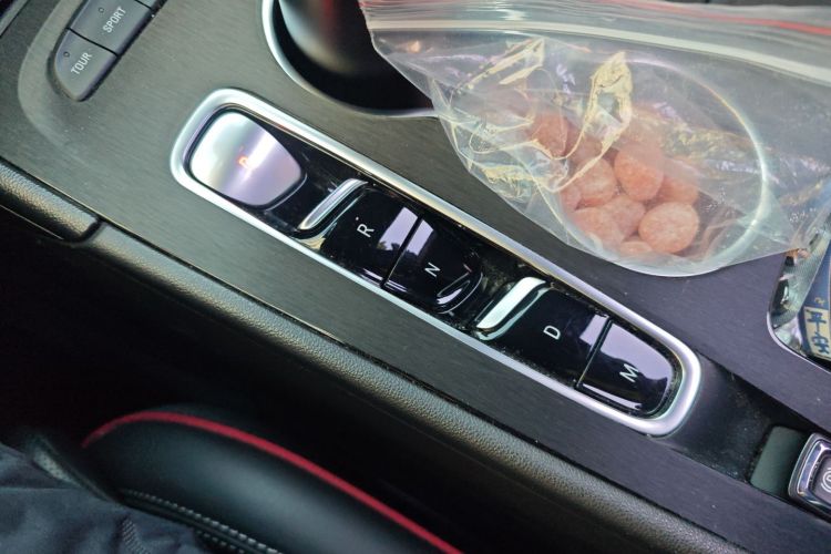 别克 君威 2020款 GS 28T 尊贵型中控内饰18