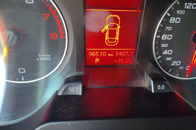 奥迪A4L 2011款 2.0 TFSI 标准型中控内饰15