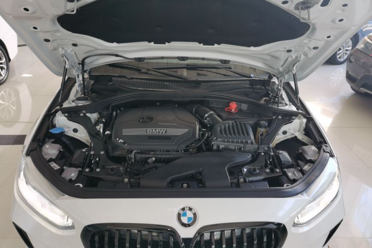 宝马1系 2023款 120i M运动曜夜版机舱底盘24