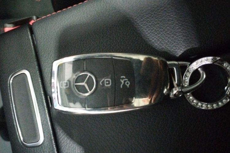 奔驰A级 2024款 改款 A 200 L 时尚型中控内饰7001