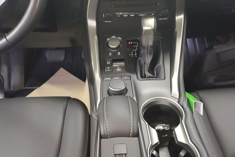 雷克萨斯NX 2016款 200 全驱 锋尚版中控内饰18